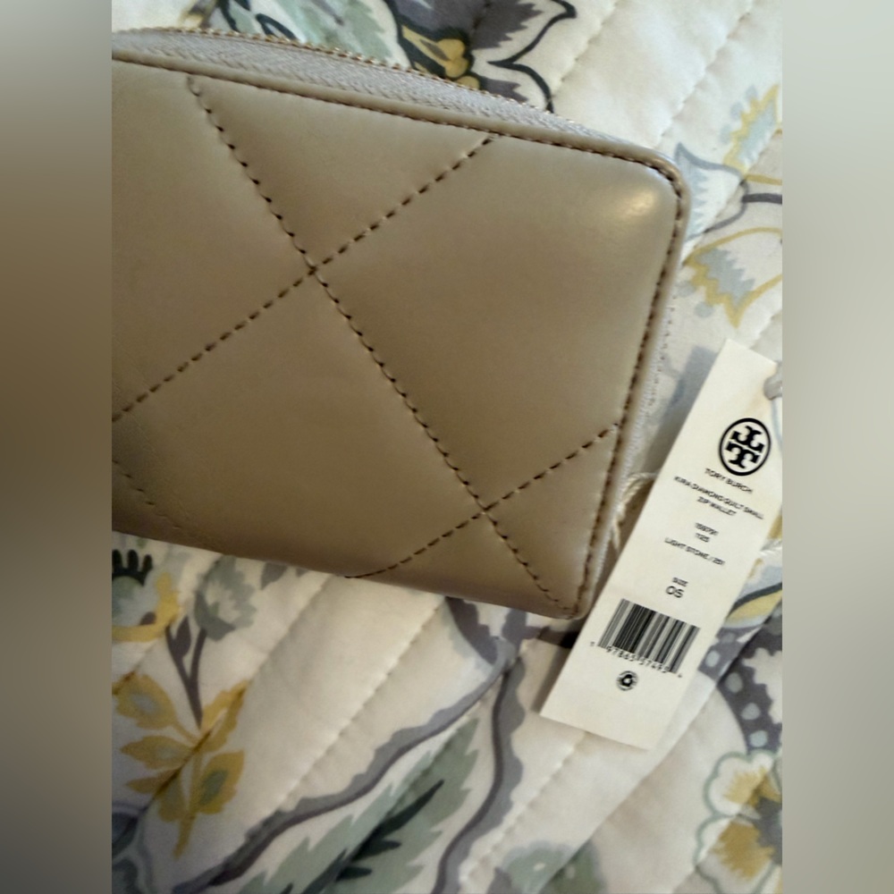 Tory Burch Kira Diamond Quilt Small Zip Around Wallet Light Stone - Picture 5 of 9